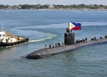 Filipinler Denizaltı Alıyor