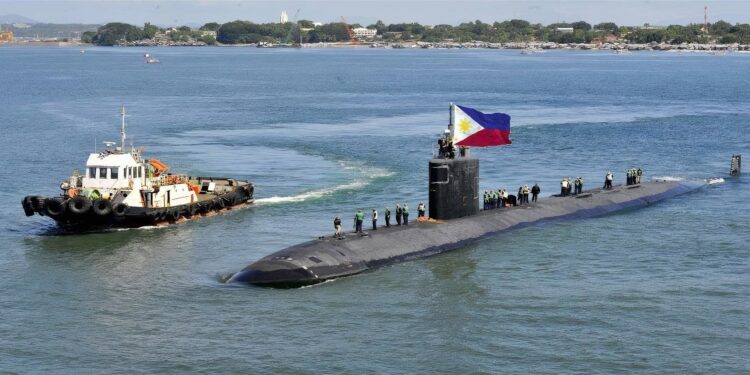 Filipinler Denizaltı Alıyor