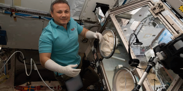 Mikro Yerçekiminde Kurşunsuz Lehimleme Yaptı