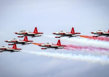 Türk Yıldızları Uçağı Düştü