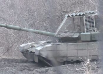 T-80 Tankı ve İHA’ları, Rus Yug Grubu’nun İlerleyişini Destekliyor