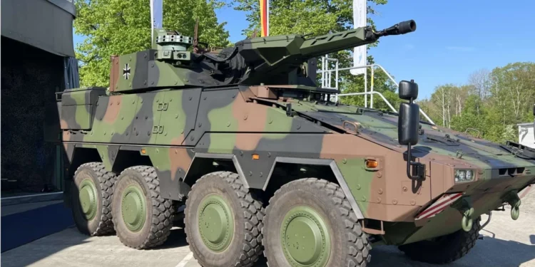 İlk Silah Taşıyıcı Araç Alman Ordusuna Teslim Edildi
