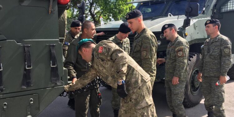 Mehmetçik’ten Kosovalı Askerlere “Vuran” Eğitimi