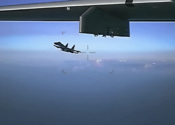 Lecornu, Rus Uçağının Fransız İHA’sına Yaklaşımını Eleştirdi