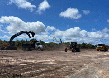 ABD Hava Kuvvetleri, North Field Havaalanını Faaliyete Geçiriyor