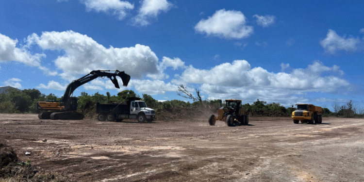 ABD Hava Kuvvetleri, North Field Havaalanını Faaliyete Geçiriyor