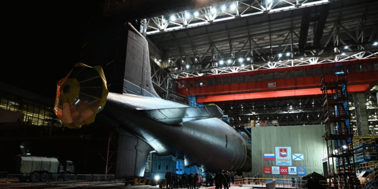 Rusya, Yeni Nükleer Denizaltısı Perm’i Denize İndirdi