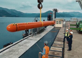 KAPSÜLLÜ ATMACA, Denizin Altını Üstüne Getirdi