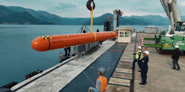 KAPSÜLLÜ ATMACA, Denizin Altını Üstüne Getirdi