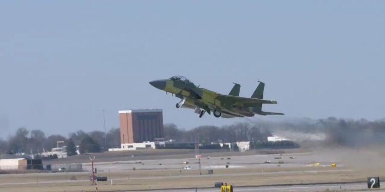 ABD Hava Kuvvetleri F-15EX Uçağının İlk Uçuşunu Gerçekleştirdi