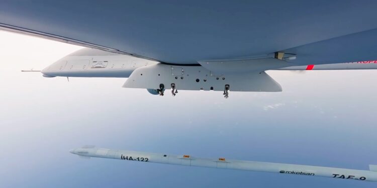 Bayraktar TB3 SİHA’dan Süpersonik Füzeyle Tam İsabet