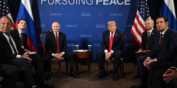 Trump-Putin Alaska Zirvesinde Barışın Peşinde Gitmek: Stratejik Düzlemde Artik Bölgesinde Değişen Jeopolitik Rekabet ve Güç Dengeleri