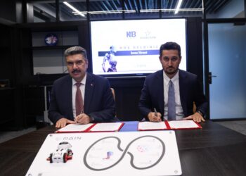 HAVELSAN Genel Müdürü Dr. Mehmet Akif Nacar ve KKB Genel Müdürü Gökhan Şahin.