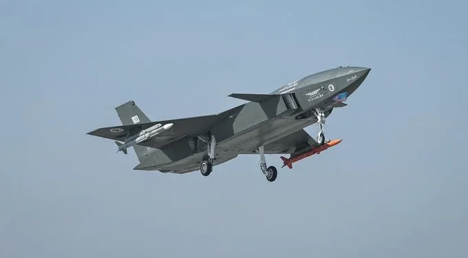 A World First: Bayraktar KIZILELMA Hits an Aerial Target with the GÖKDOĞAN Missile!