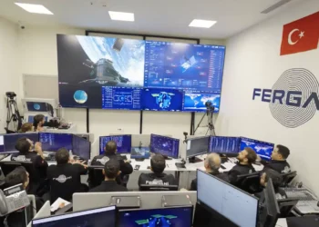 Fergani Uzay FGN-100-D2 uydusu fırlatma kontrol merkezi Selçuk Bayraktar