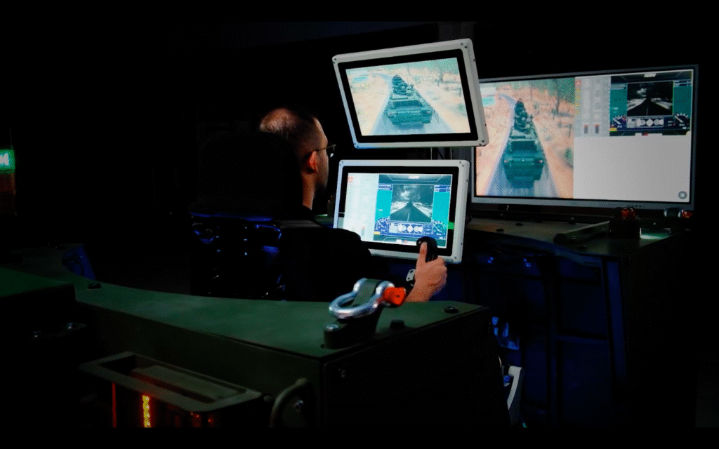 ALTAY Ana Muharebe Tankı mürettebatının HAVELSAN simülatöründe eğitim görüntüsü