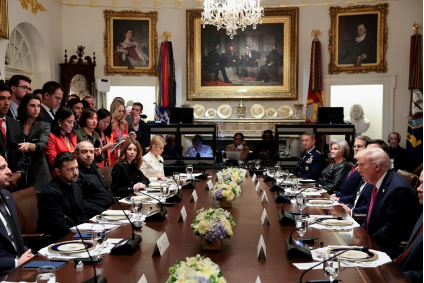 ABD Başkanı Donald Trump ve Ukrayna Devlet Başkanı Volodimir Zelenski'nin heyetleriyle Beyaz Saray'da yaptığı stratejik toplantı.