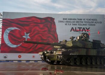 BMC Ankara Tank ve Yeni Nesil Zırhlı Araçlar Üretim Tesisi açılışında ilk Yeni ALTAY tankının teslimat töreni ve Türk Bayrağı
