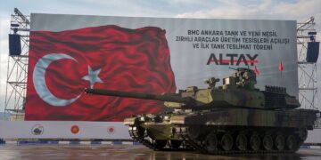 BMC Ankara Tank ve Yeni Nesil Zırhlı Araçlar Üretim Tesisi açılışında ilk Yeni ALTAY tankının teslimat töreni ve Türk Bayrağı