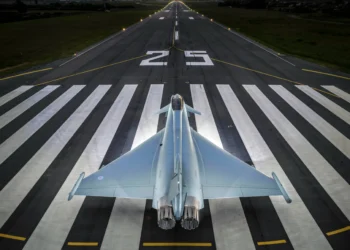 Birleşik Krallık Kraliyet Hava Kuvvetleri RAF Eurofighter Typhoon savaş uçağı radar modernizasyonu ve 650 milyon sterlinlik yatırım projesi.