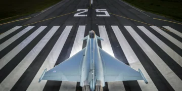 Birleşik Krallık Kraliyet Hava Kuvvetleri RAF Eurofighter Typhoon savaş uçağı radar modernizasyonu ve 650 milyon sterlinlik yatırım projesi.