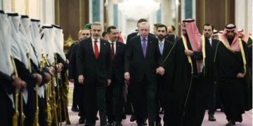 Cumhurbaşkanı Erdoğan ve Suudi Arabistan Veliaht Prensi Muhammed bin Selman Riyad'da düzenlenen resmi törende, Şubat 2026.