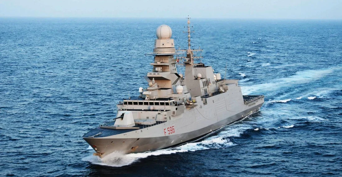 Kıbrıs'a doğru seyir hâlinde olan İtalyan Donanması'na ait Federico Martinengo (F 596) FREMM fırkateyni