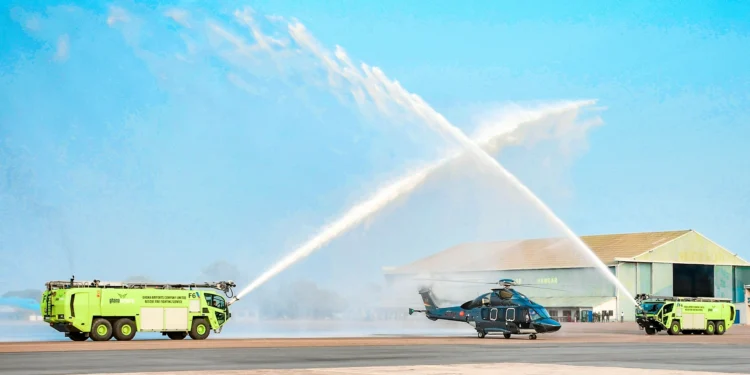 Gana Hava Kuvvetleri envanterine giren ilk Airbus H175 helikopteri için düzenlenen su takı töreni.