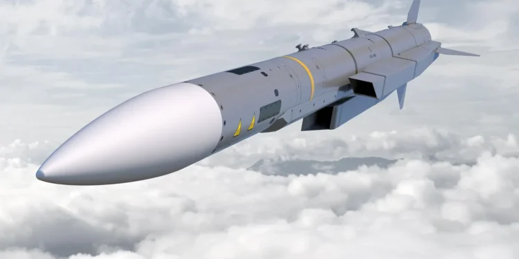 MBDA üretim tesislerinde kapasitesi artırılan gelişmiş füze sistemleri ve savunma teknolojileri.