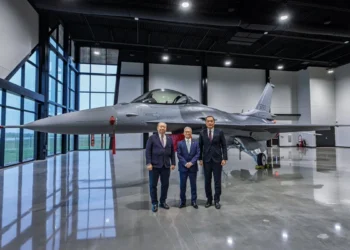 Taiwan’s Deputy Minister of Defense Hsu Szu-chien and officials in front of an F-16 Block 70 at Lockheed Martin facility.