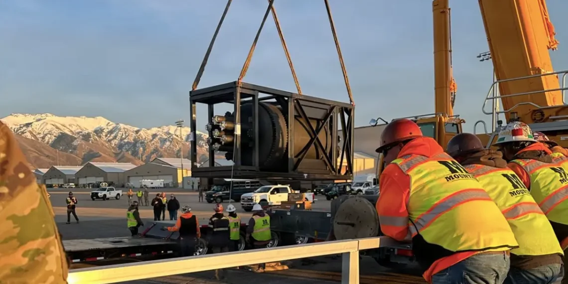 Hill Hava Kuvvetleri Üssü'nde nakliye uçağı ile taşınabilirlik testi yapılan nükleer mikroreaktör.
