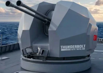 Ermaksan tarafından geliştirilen THUNDERBOLT 40/70 T çift namlulu deniz topu sisteminin genel görünümü.