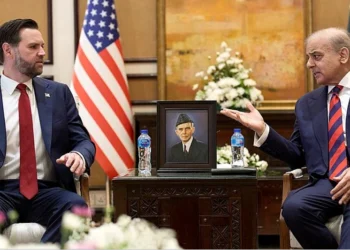 ABD Başkan Yardımcısı JD Vance ve Pakistan Başbakanı Şehbaz Şerif İslamabad’daki Hürmüz Boğazı barış görüşmelerinde.