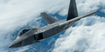 Mobix Labs'in kritik bileşen tedarikini 5 kat artırdığı ABD hava üstünlüğü platformu F-22 Raptor savaş uçağı.