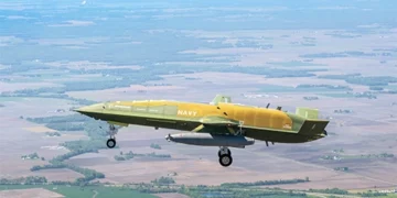 Rolls-Royce AE 3007N motoru ile havalanan ABD Donanması'na ait MQ-25A Stingray insansız tanker uçağının ilk uçuş testi.