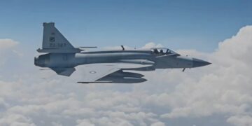 Kral Abdülaziz Hava Üssü'ne intikal eden Pakistan Hava Kuvvetleri'ne ait JF-17 Thunder uçağı.