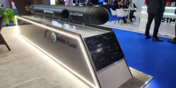 ROKETSAN Londra UDT 2026 fuarında AKYA ve ORKA yeni nesil torpido sistemlerini sergiliyor.