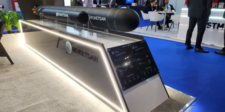 ROKETSAN Londra UDT 2026 fuarında AKYA ve ORKA yeni nesil torpido sistemlerini sergiliyor.