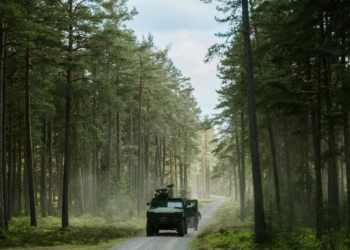 Saab signs a contract with the Swedish Defence Materiel Administration (FMV) for a mobile and modular C-UAS solution. The order, valued at approximately SEK 2.6 billion, provides Swedish Armed Forces with advanced drone defense capabilities starting in 2027.