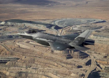 F-35 savaş uçağının bir maden ocağı üzerindeki uçuşu - Savunma sanayiinde Nadir Toprak Elementleri (NTE) stratejik analizi.