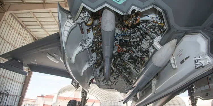 Belgium F-35 AMRAAM missile procurement and internal weapons bay layout