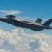 İsrail Hava Kuvvetlerine ait F-35 Adir savaş uçağı havada uçuş esnasında