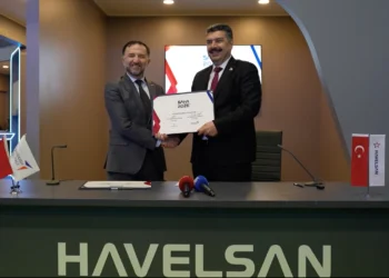 HAVELSAN CEO Mehmet Akif Nacar and TUSAŞ CEO Mehmet Demiroğlu at the signing ceremony for the KOVAN Business Management System during SAHA EXPO 2026.