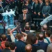 ROKETSAN Genel Müdürü Murat İkinci SAHA EXPO 2026 fuarında kesici bıçaklı NEŞTER mühimmatını ve yeni nesil füzeleri tanıtıyor.