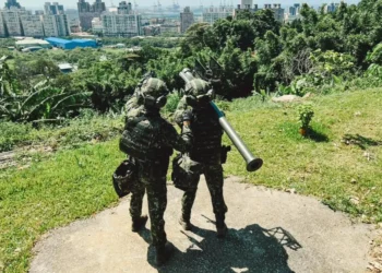 Taiwan military receiving new Stinger air defense missile systems.