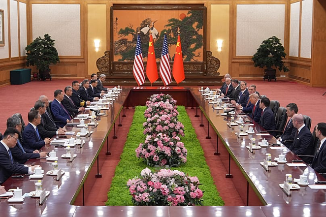 US and Chinese delegations during official summit talks in Beijing, featuring President Trump and President Xi Jinping.