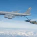 ABD Hava Kuvvetleri KC-135 tanker uçağı ve F-15E savaş uçağı havada yakıt ikmali