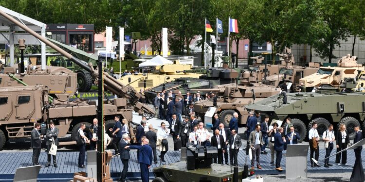 Eurosatory 2026 Fuarı Açık Hava Askeri Araç Sergisi ve Türk Savunma Sanayisi Paris Çıkarması