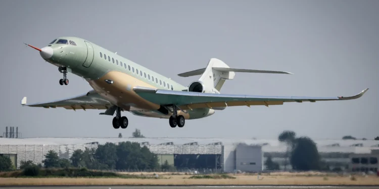 Dassault Falcon 10X ilk uçuş testi