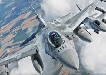 NATO’nun Baltık Kalesi Polonya analizi için gökyüzünde uçuş yapan Polonya Hava Kuvvetleri'ne ait F-16 savaş uçakları.